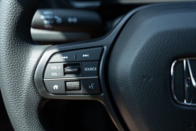 Used 2025 Honda CR-V LX image 23