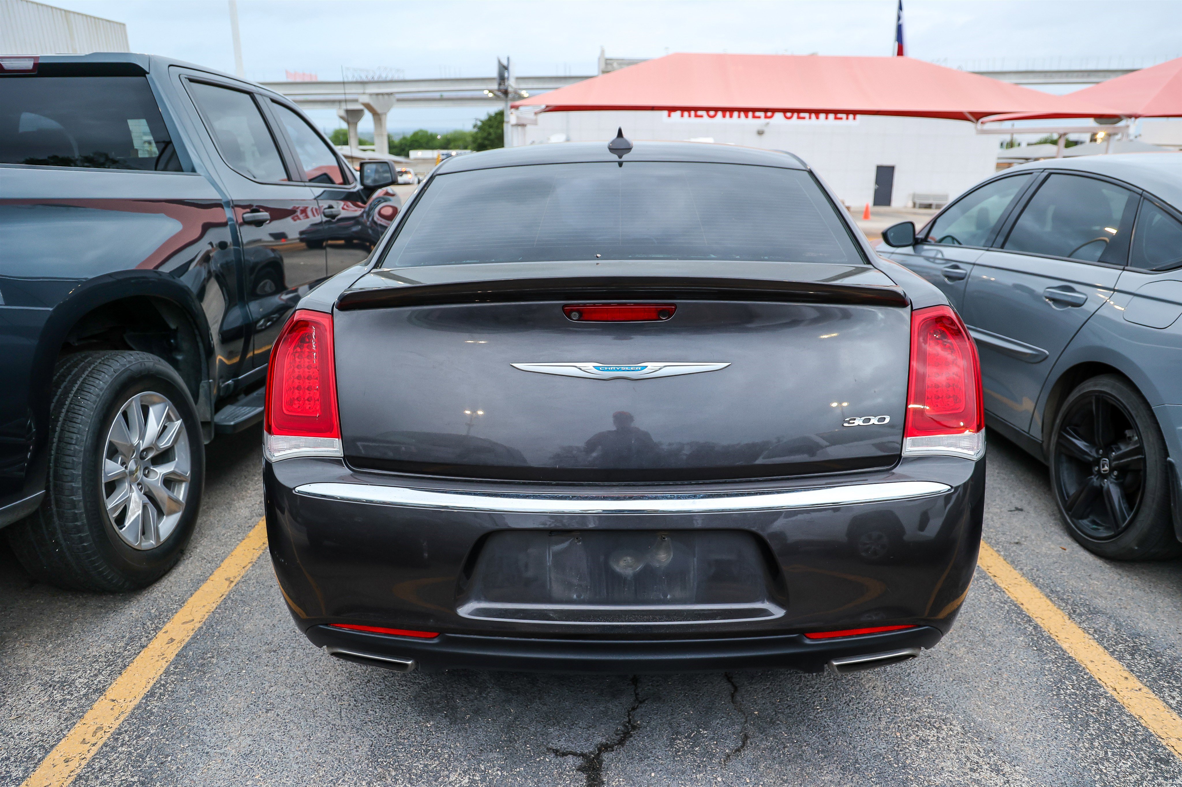 Used 2021 Chrysler 300 Touring w/ Driver Convenience Group image 9