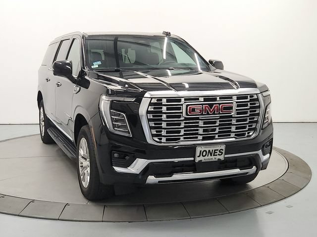 Used 2025 GMC Yukon XL Denali AWD/4WD image 3