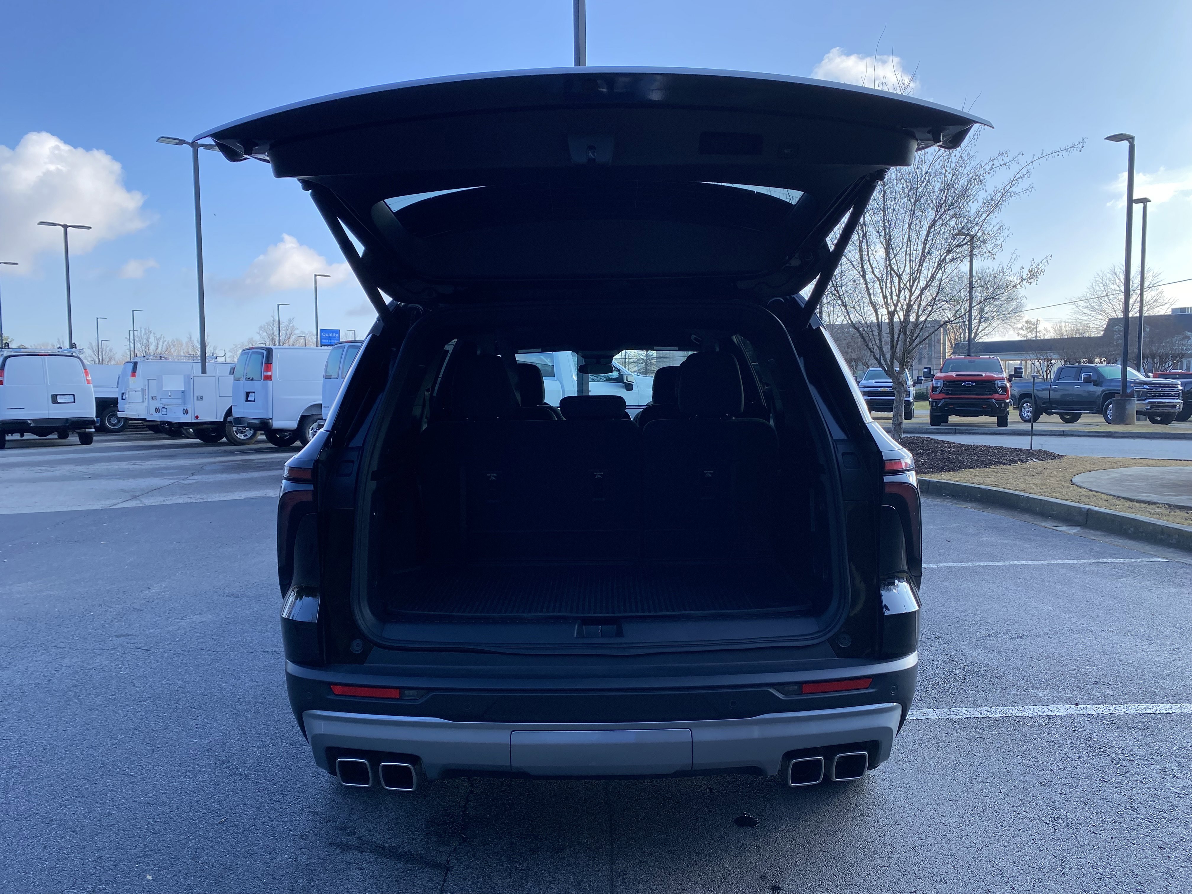 Used 2024 Chevrolet Traverse LT w/ Trailering Package image 11