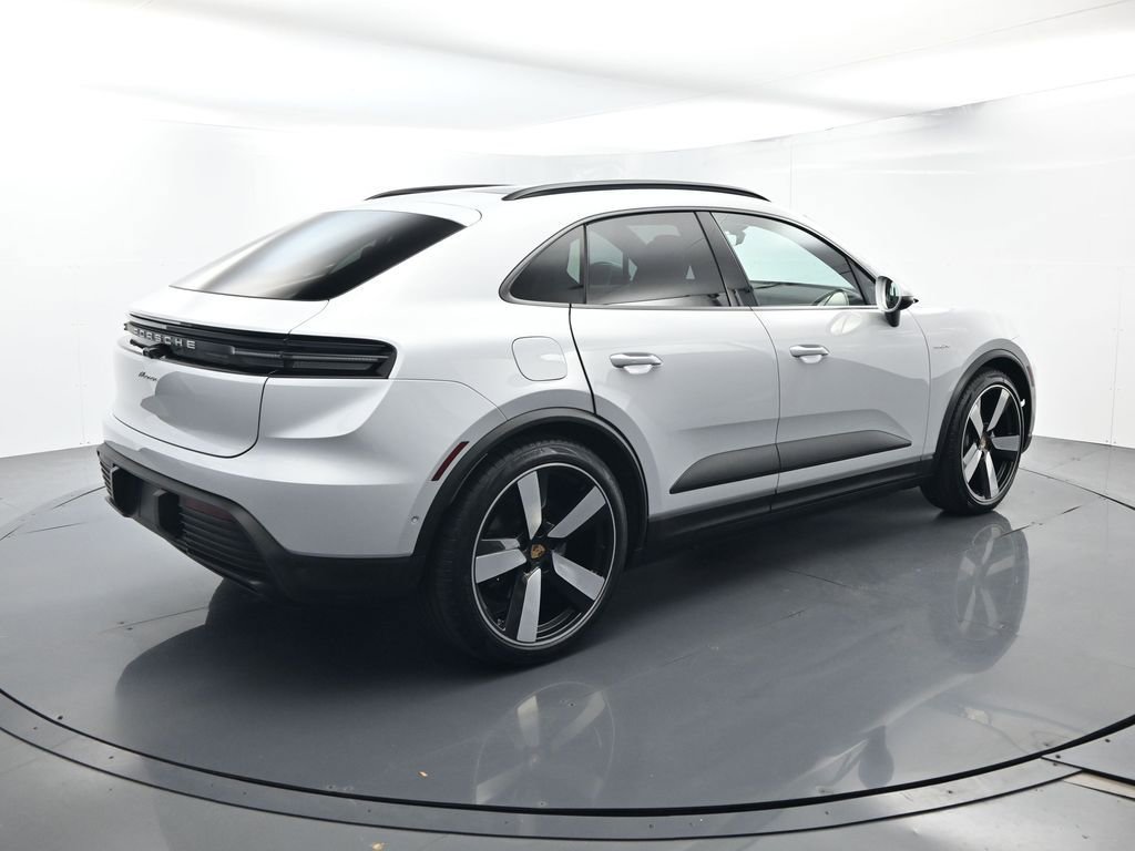 Certified 2025 Porsche Macan Electric image 15