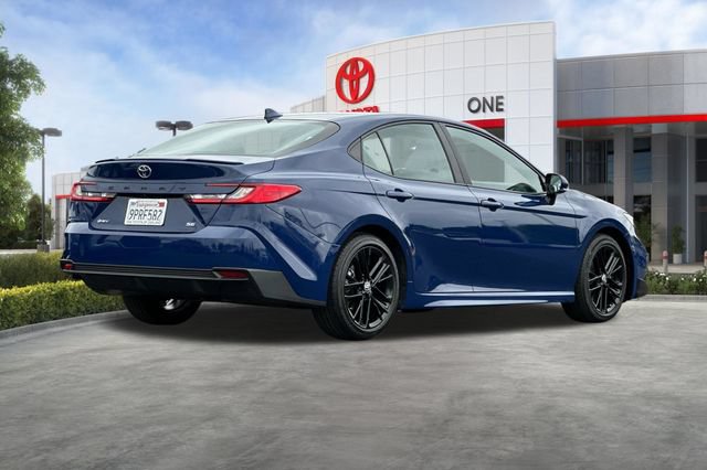 Used 2025 Toyota Camry SE FWD image 4