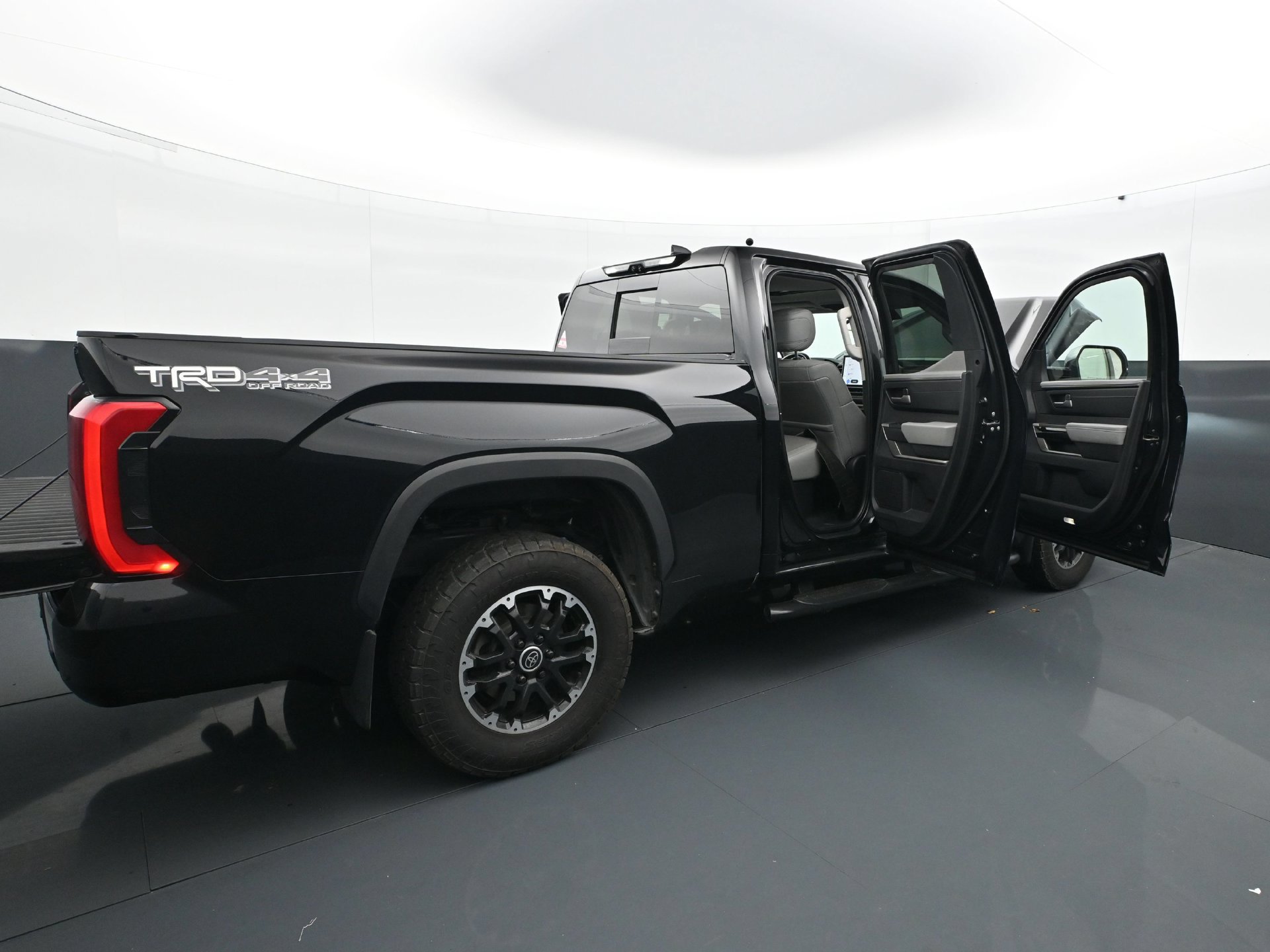 Used 2022 Toyota Tundra Limited AWD/4WD image 37