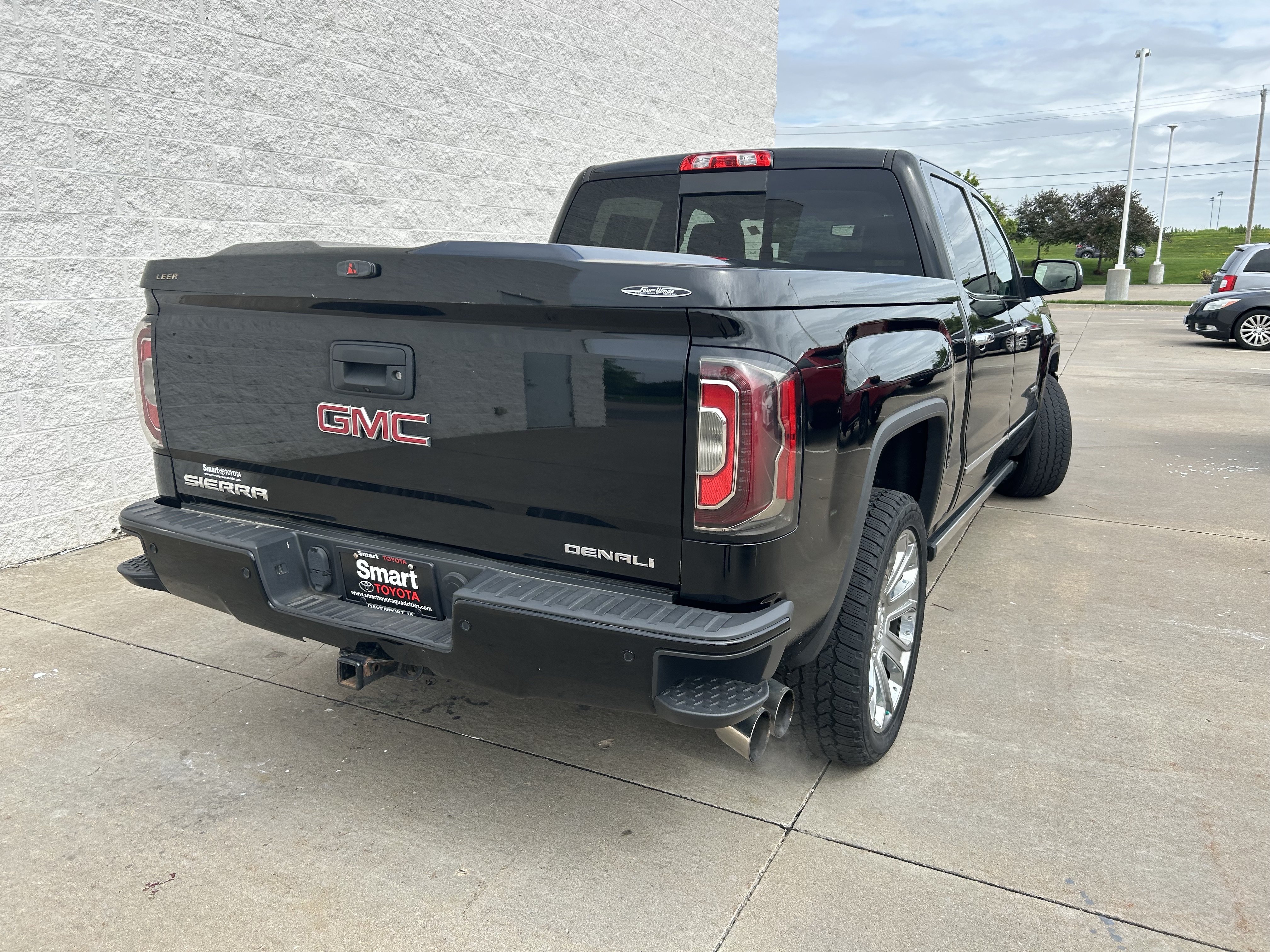 Used 2017 GMC Sierra 1500 Denali w/ Denali Ultimate Package AWD/4WD image 9