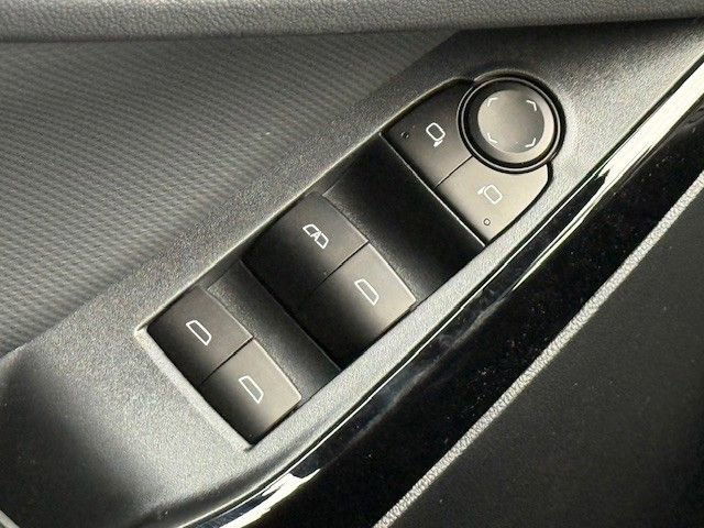 New 2026 Chevrolet Equinox LT w/ Convenience Package II image 32