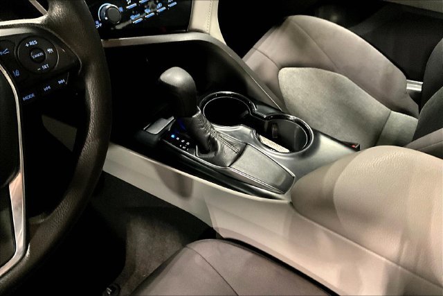 Used 2019 Toyota Camry LE w/ Convenience Package FWD image 17