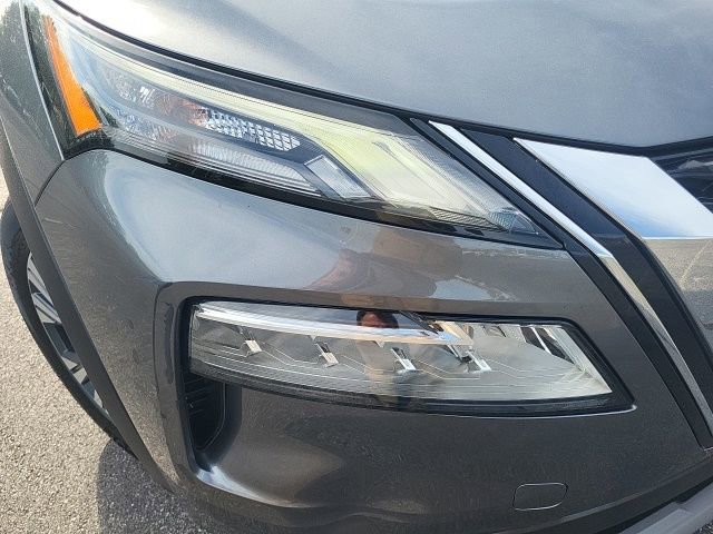 Used 2022 Nissan Rogue SV image 5