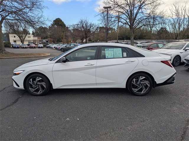 Certified 2025 Hyundai Elantra Sport image 7
