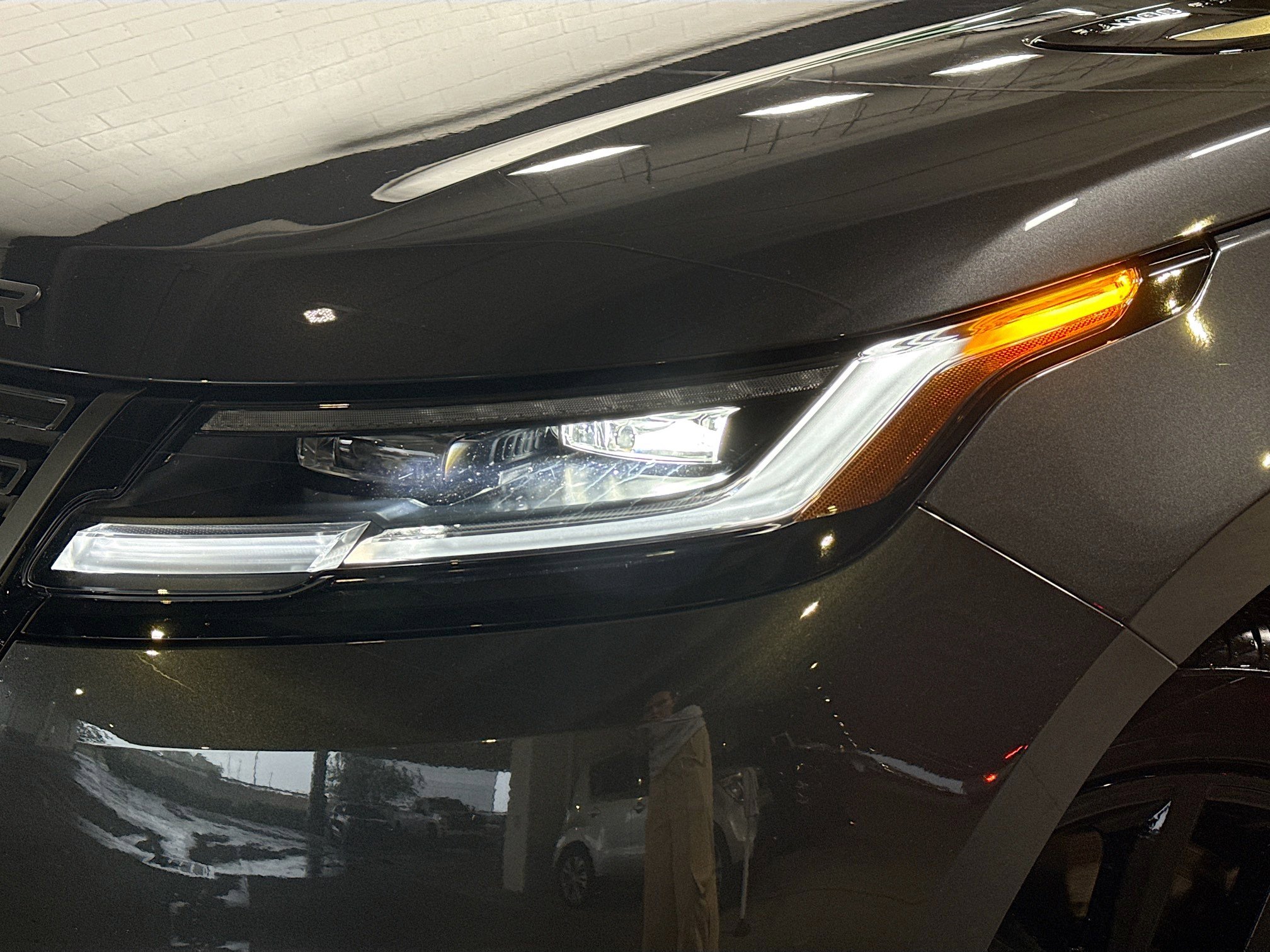 Certified 2026 Land Rover Range Rover Velar Dynamic SE AWD/4WD image 9