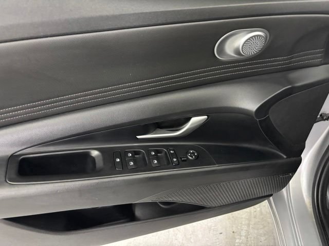 Used 2021 Hyundai Elantra SEL w/ Convenience + Premium Package FWD image 11