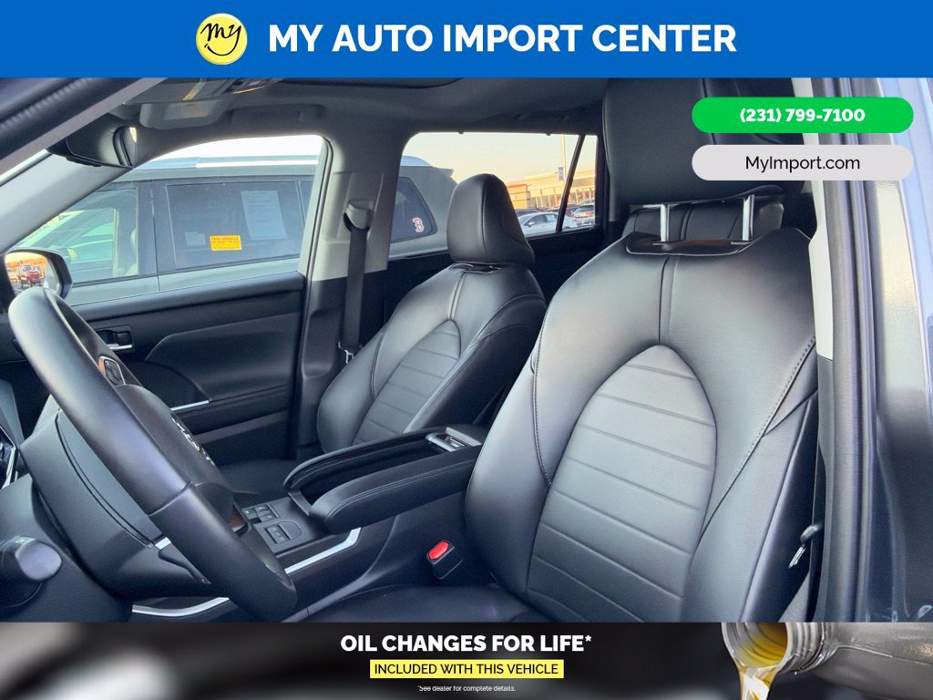 Used 2023 Toyota Highlander XLE AWD/4WD image 11