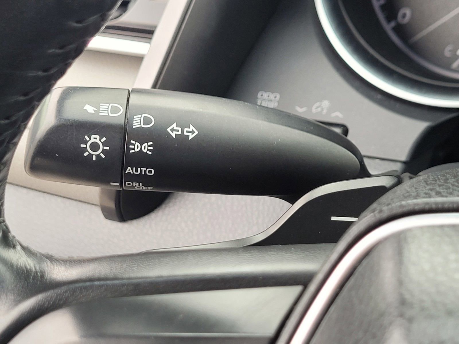 Used 2018 Toyota Camry SE FWD image 24