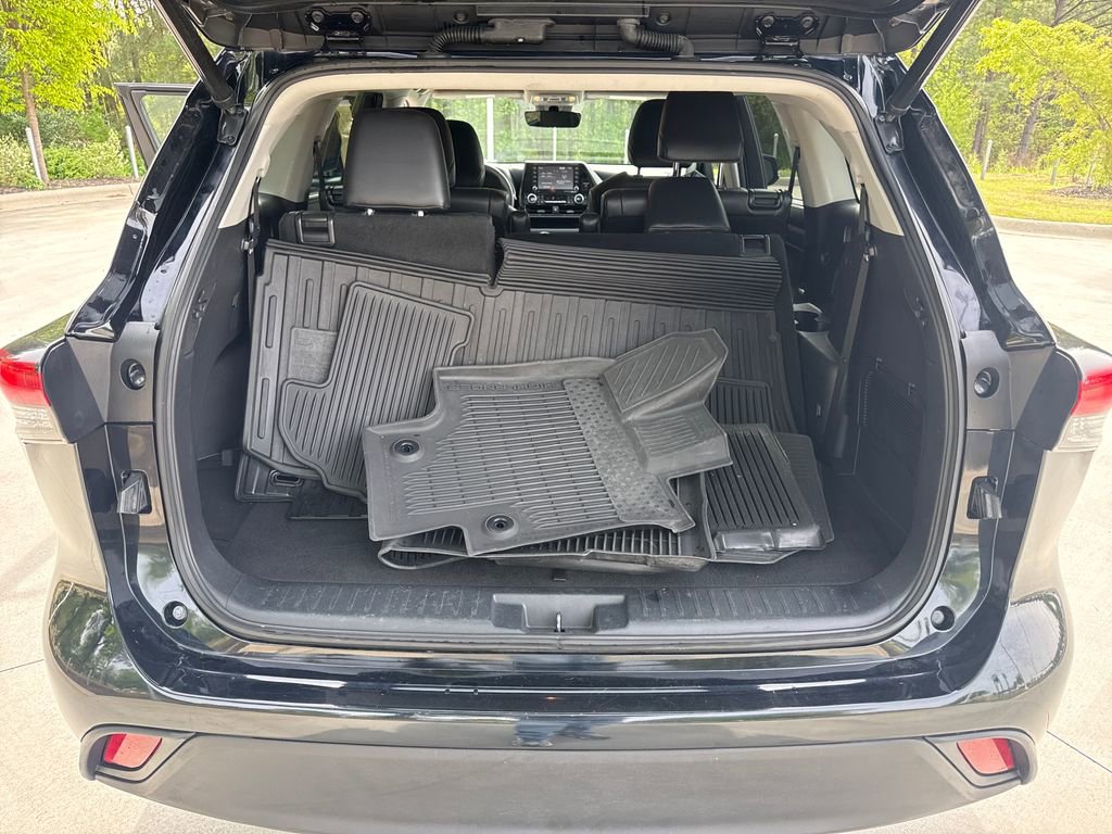 Used 2022 Toyota Highlander XLE image 31