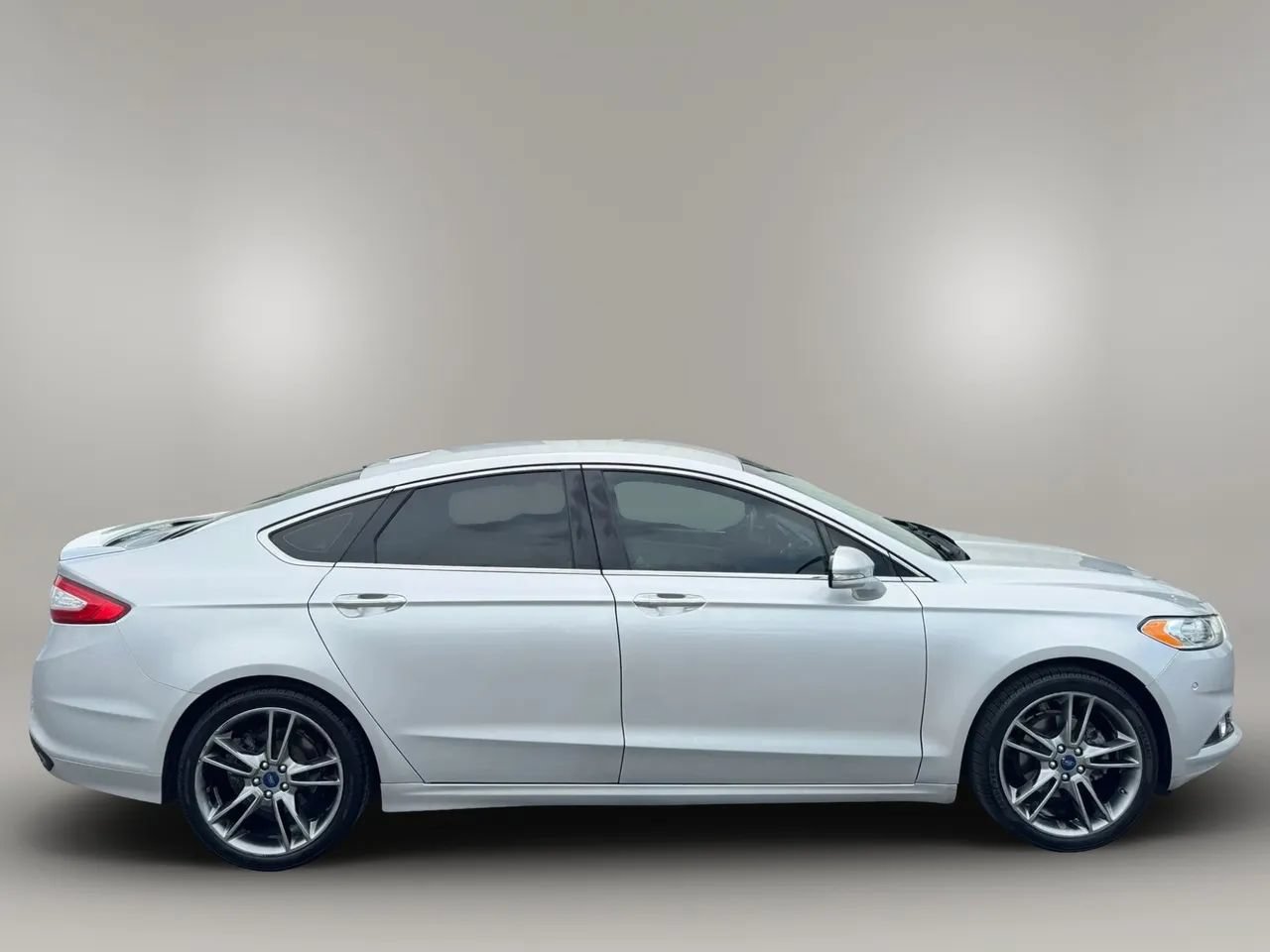 Used 2016 Ford Fusion Titanium FWD image 5