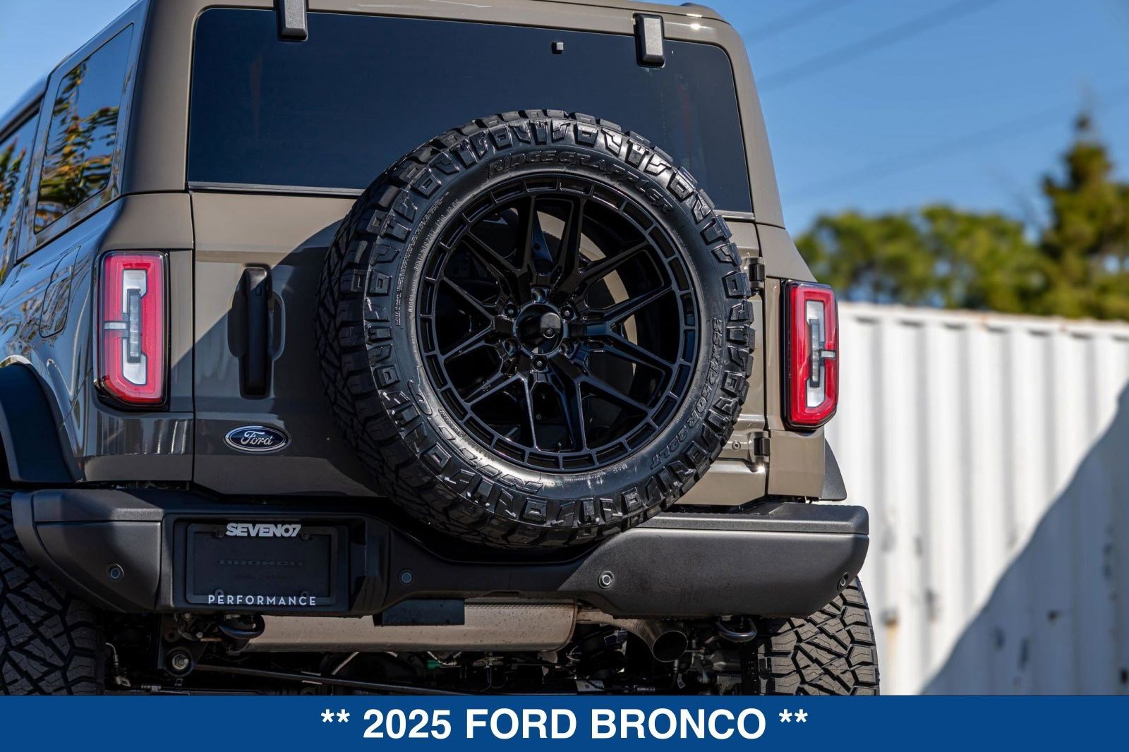 New 2025 Ford Bronco Badlands image 8