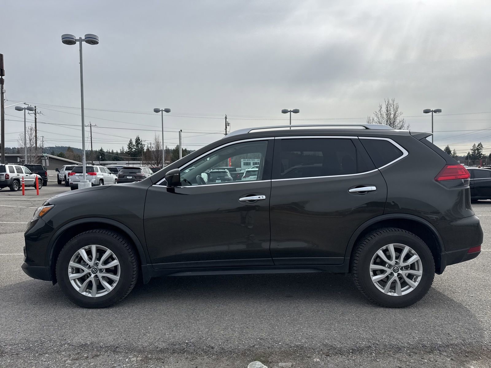 Used 2017 Nissan Rogue SV image 8