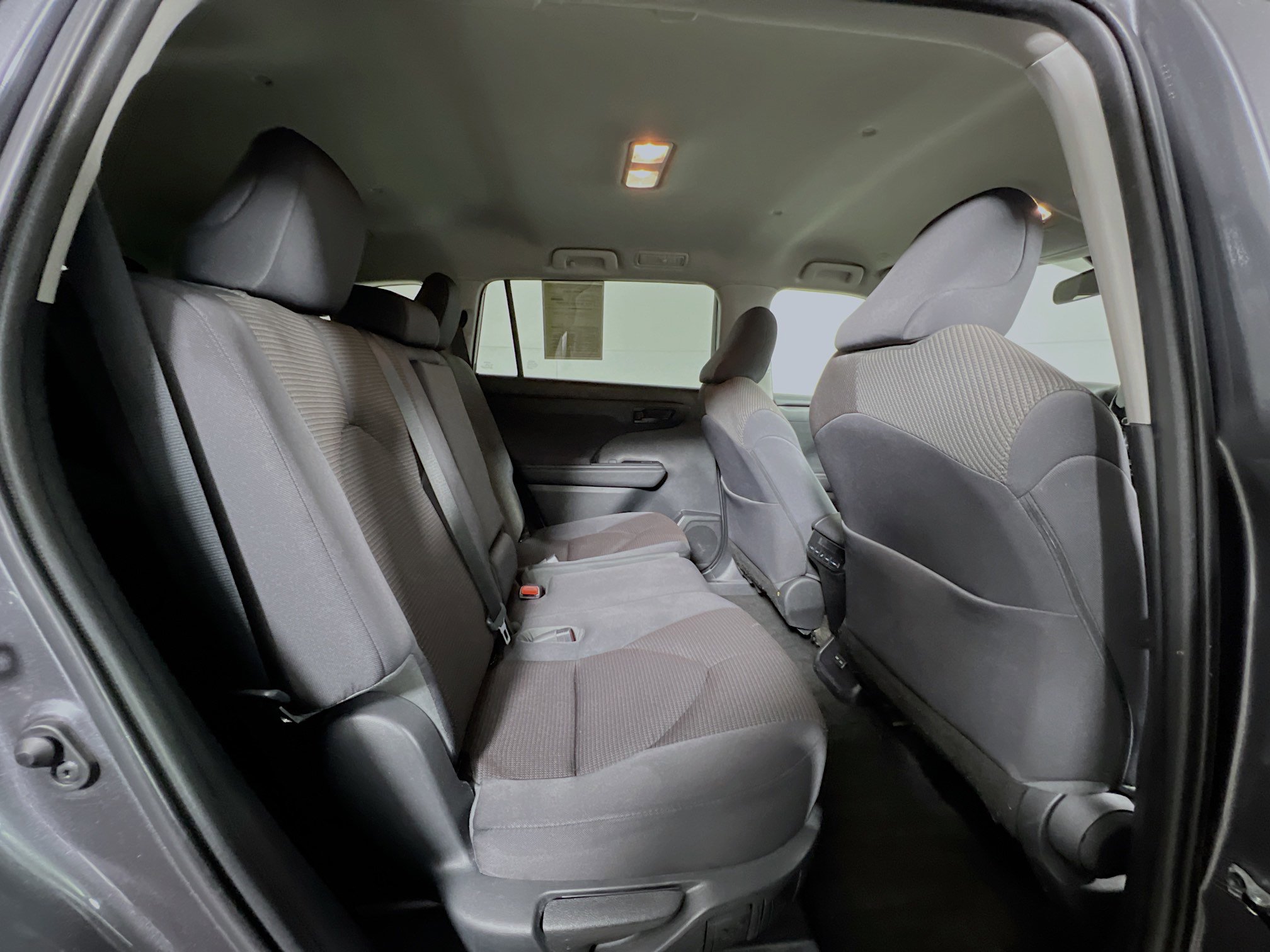 Used 2023 Toyota Highlander LE image 33