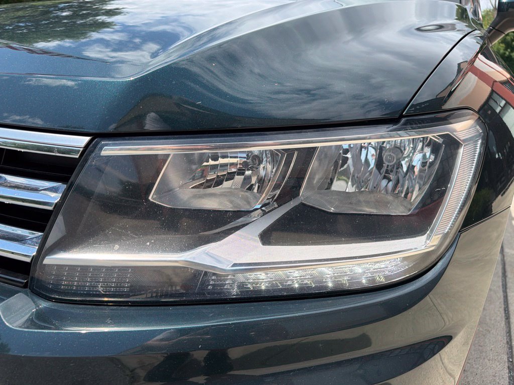 Used 2018 Volkswagen Tiguan SEL AWD/4WD image 16