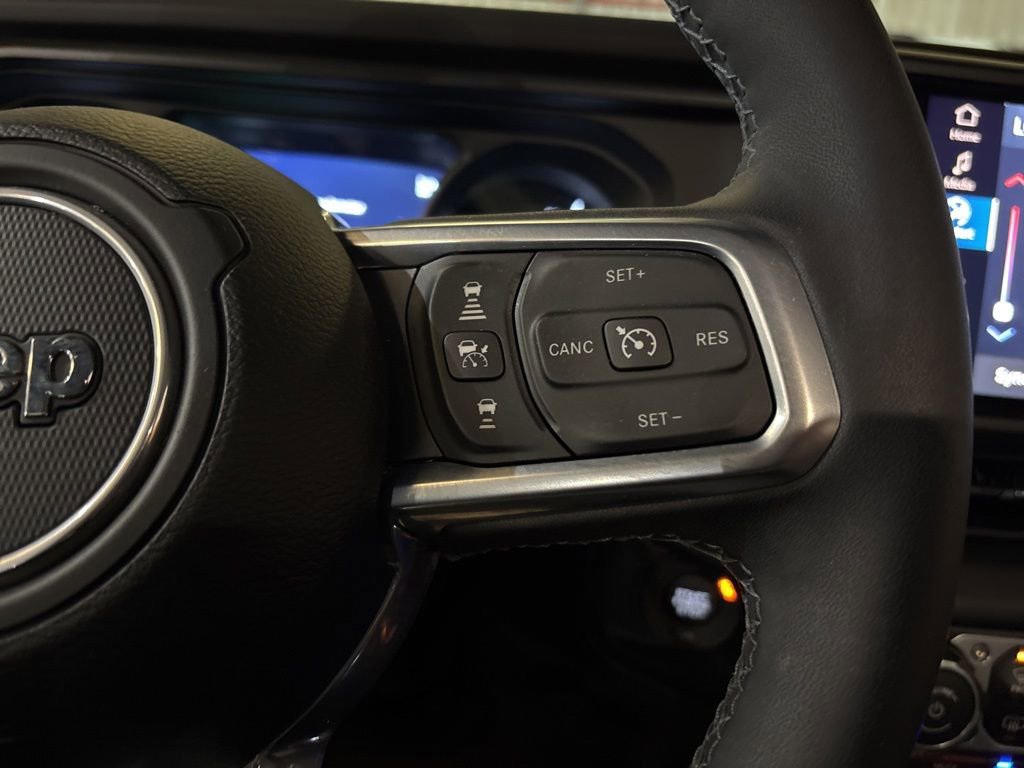 Used 2025 Jeep Wrangler Unlimited Sahara image 24