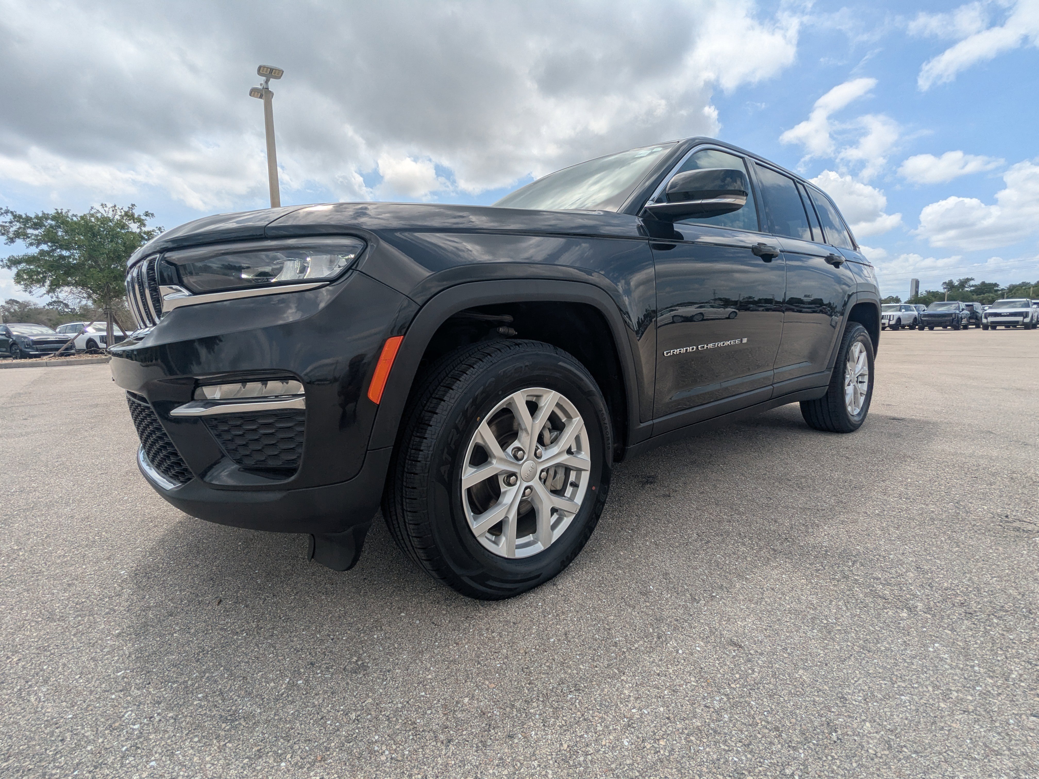 Used 2023 Jeep Grand Cherokee Limited image 9