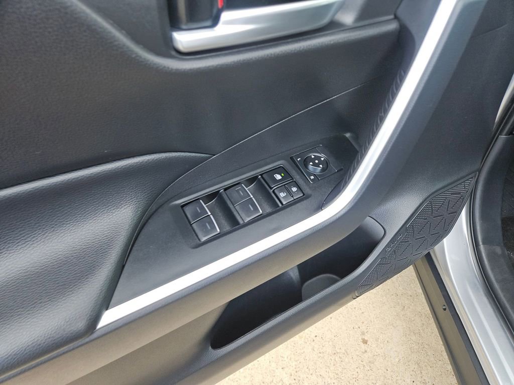 Used 2025 Toyota RAV4 XLE image 15