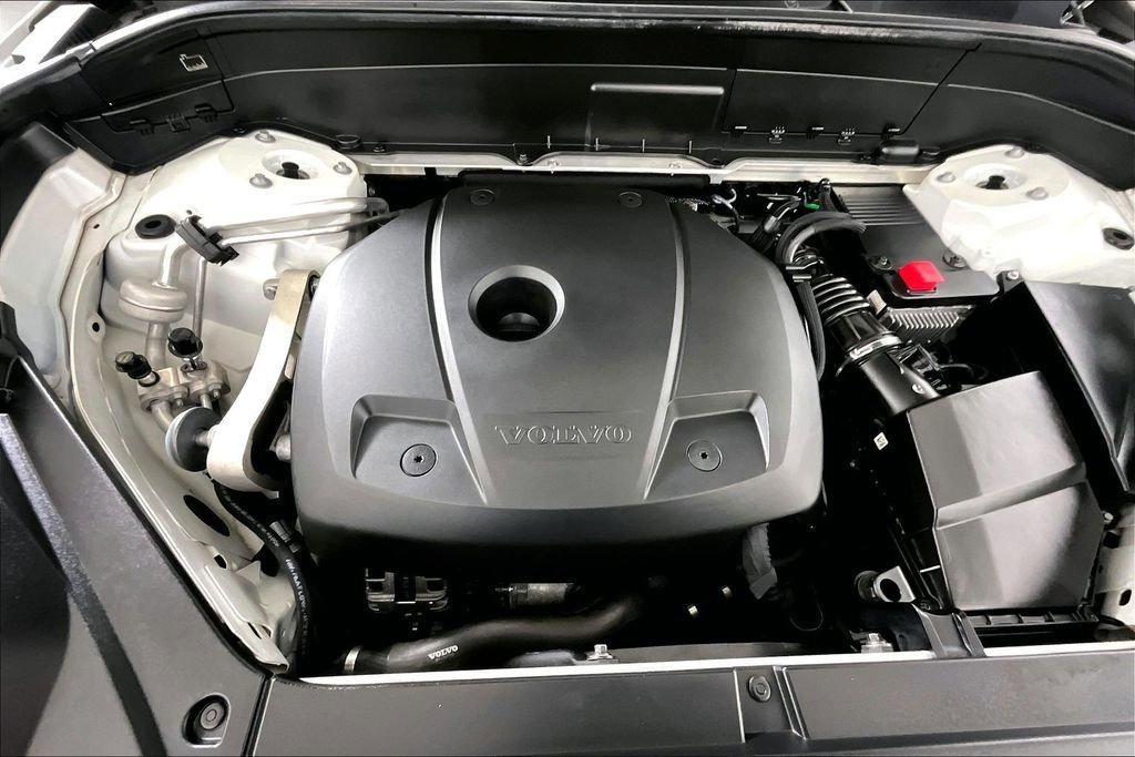 Used 2017 Volvo XC90 T6 Momentum w/ Vision Package image 9