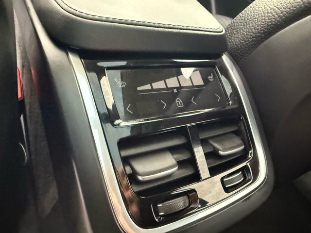 Used 2024 Volvo XC90 B6 Plus w/ Protection Package Premier image 18