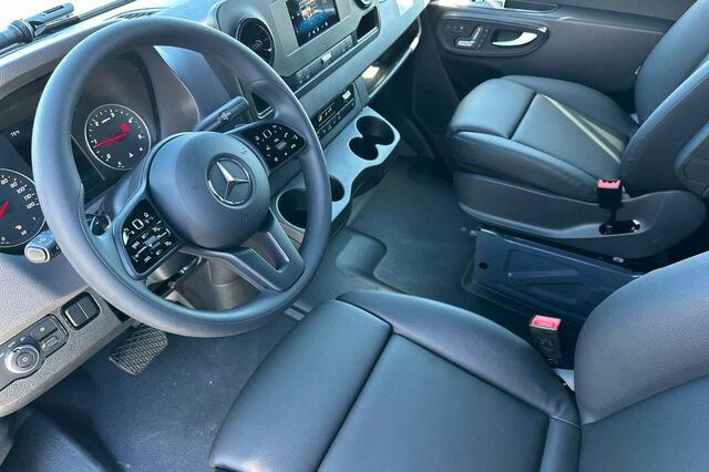 Used 2024 Mercedes-Benz Sprinter 3500 image 10