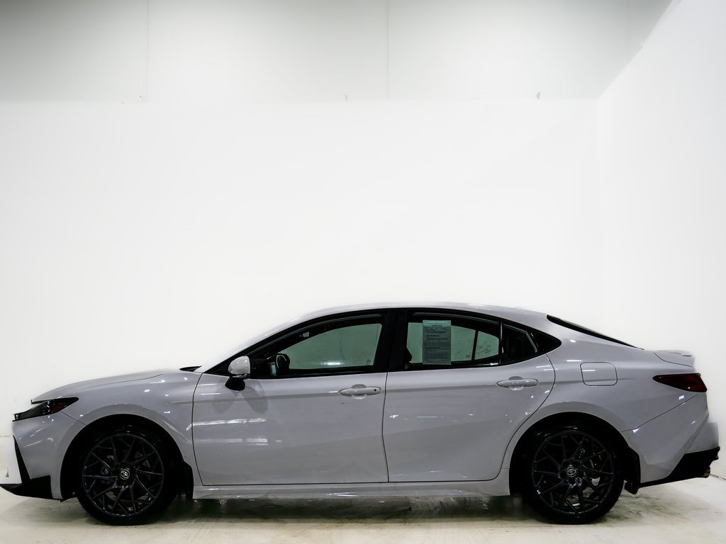 Used 2025 Toyota Camry SE image 5