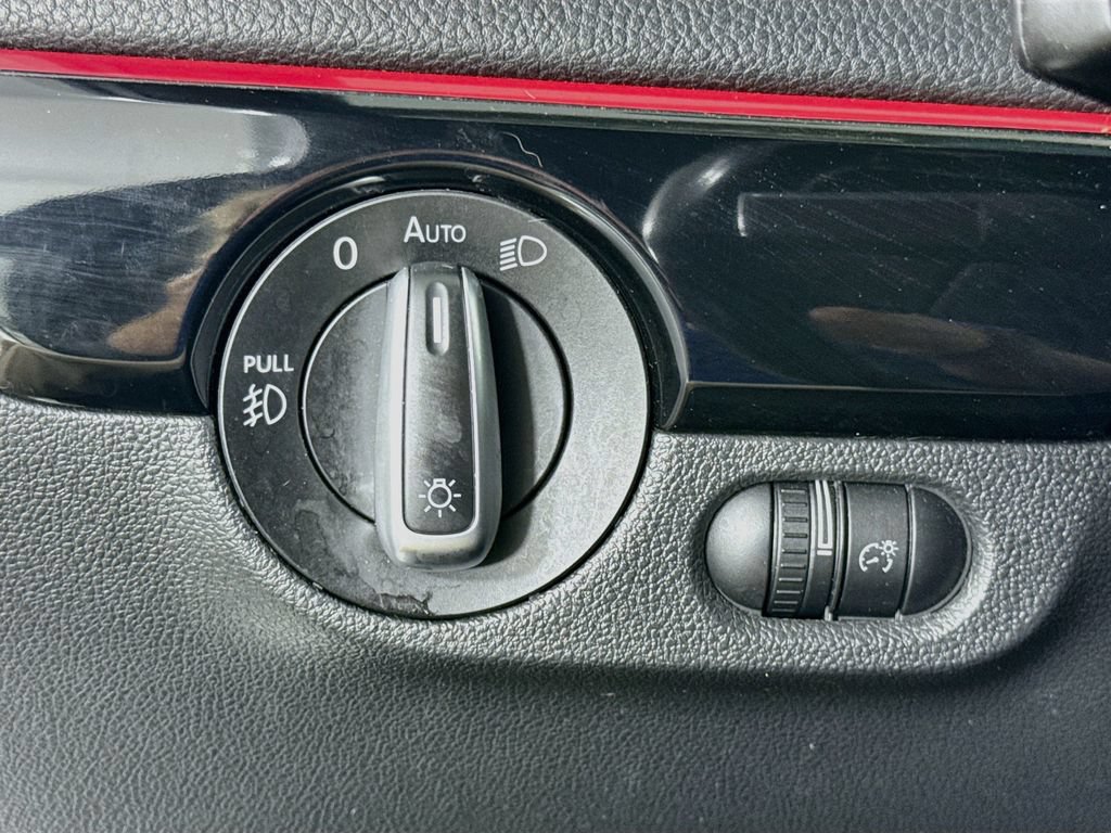 Used 2017 Volkswagen Jetta GLI FWD image 10
