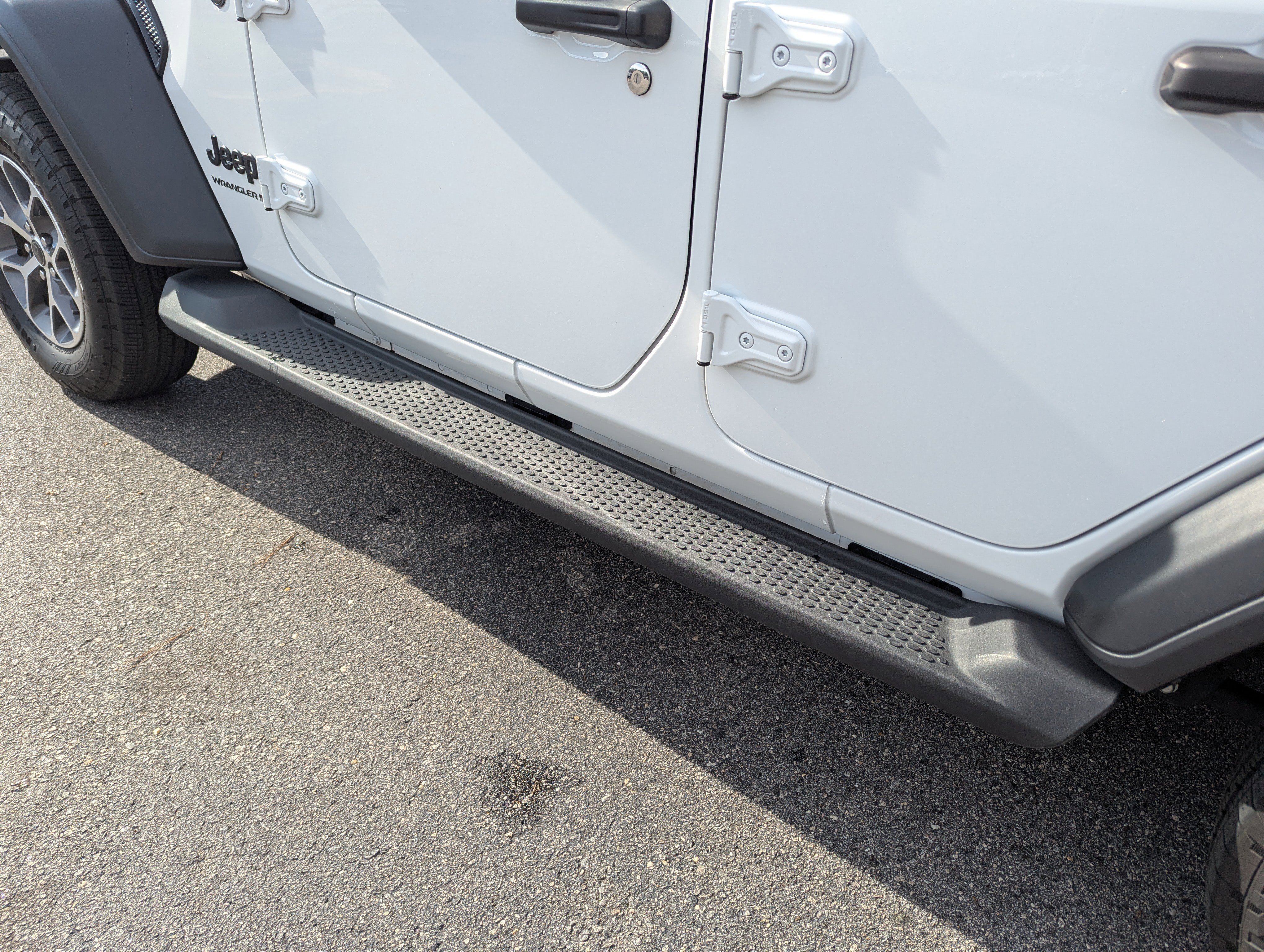 Used 2024 Jeep Wrangler Sport S image 28