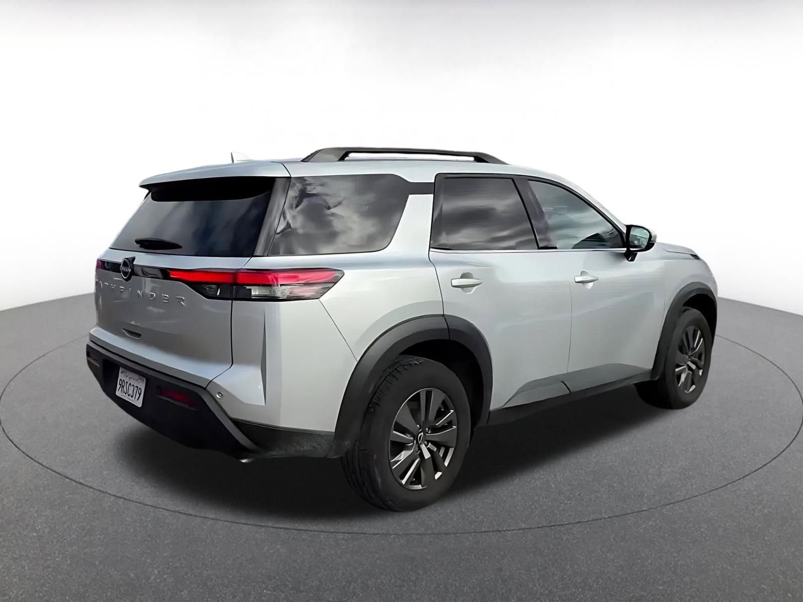 Used 2025 Nissan Pathfinder SV image 15