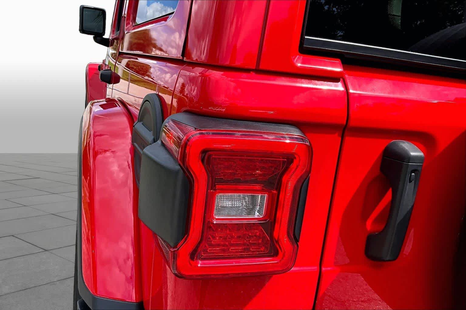 Used 2021 Jeep Wrangler Unlimited Sahara AWD/4WD image 28