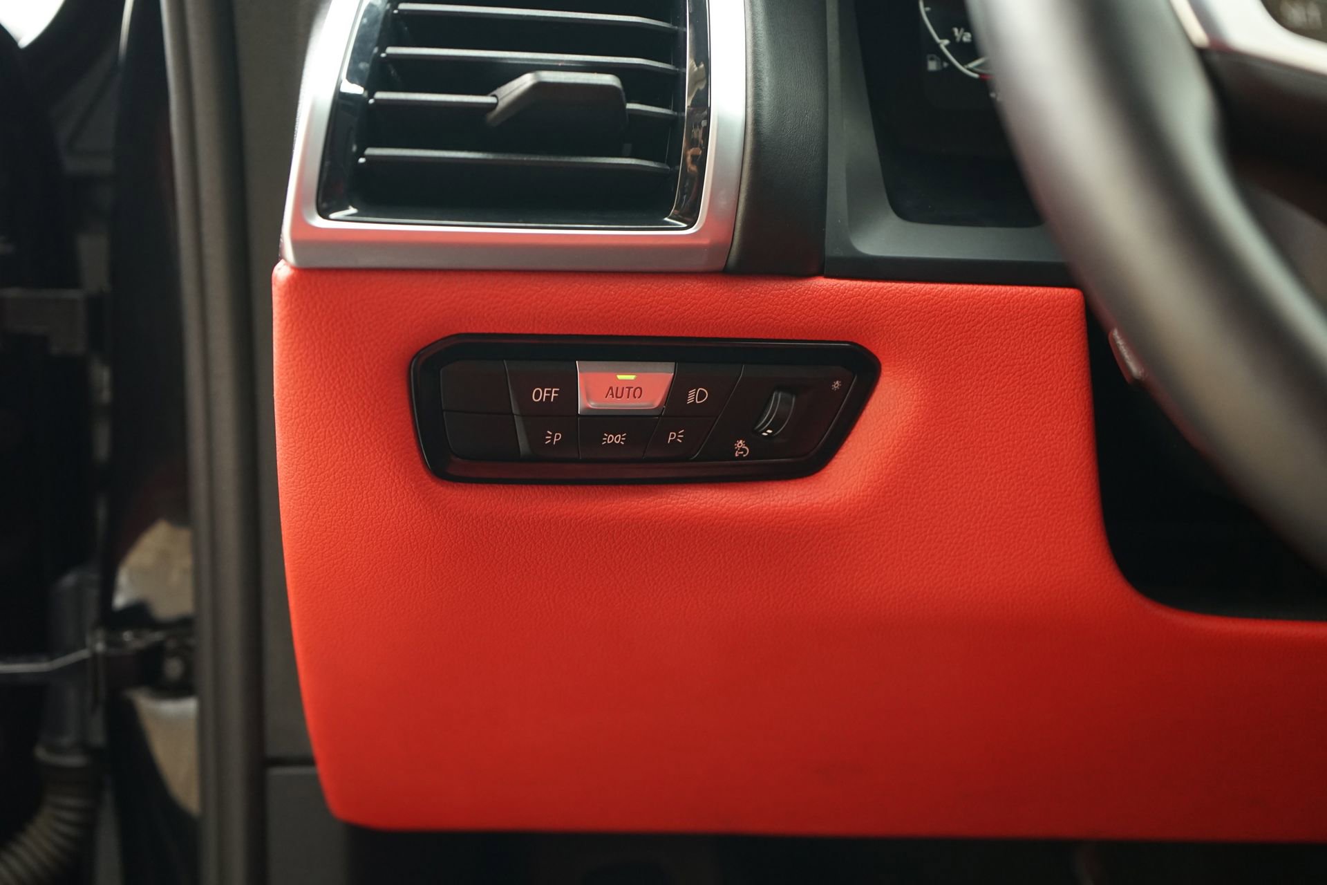 Used 2023 BMW M850i xDrive Coupe image 30