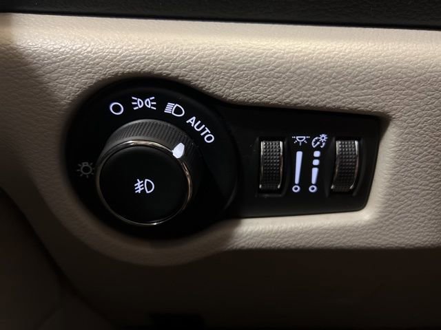 Used 2024 Chrysler Pacifica Limited FWD image 43