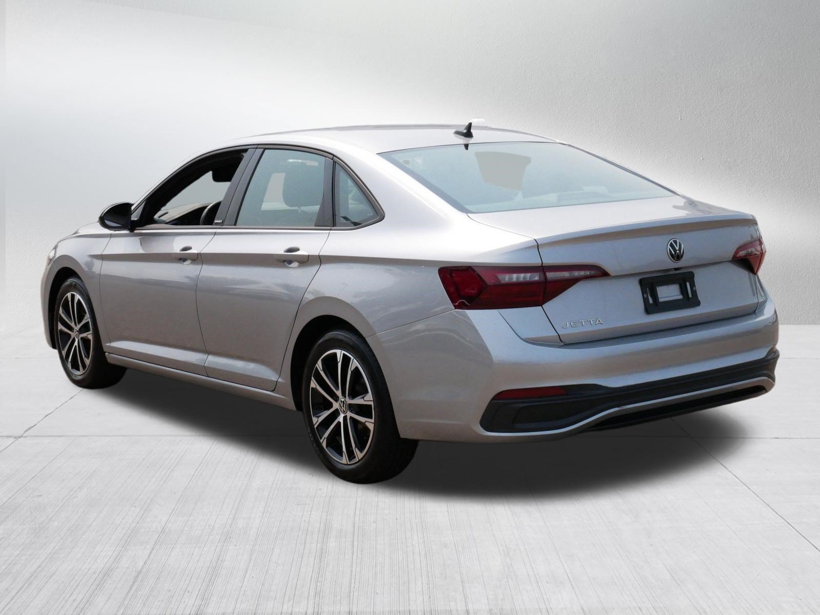 Certified 2024 Volkswagen Jetta Sport FWD image 5