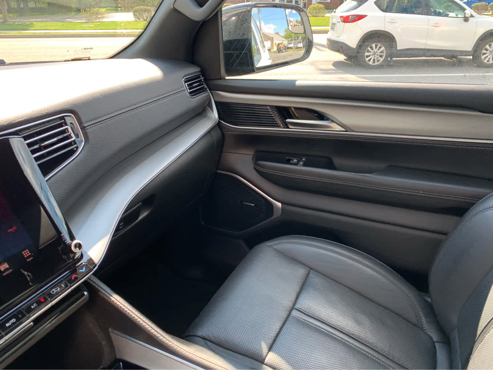 Used 2023 Jeep Wagoneer Series II w/ Convenience Group I image 22