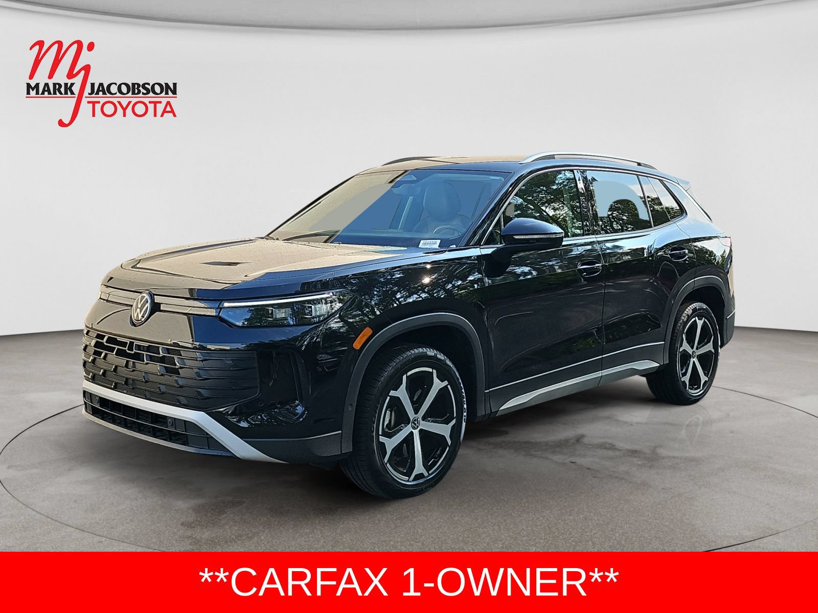 Used 2026 Volkswagen Tiguan SE AWD/4WD image 1