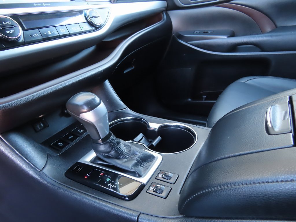 Used 2015 Toyota Highlander XLE image 18