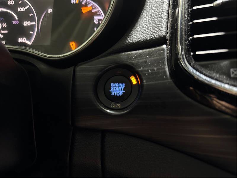 Used 2020 Jeep Grand Cherokee Altitude AWD/4WD image 29