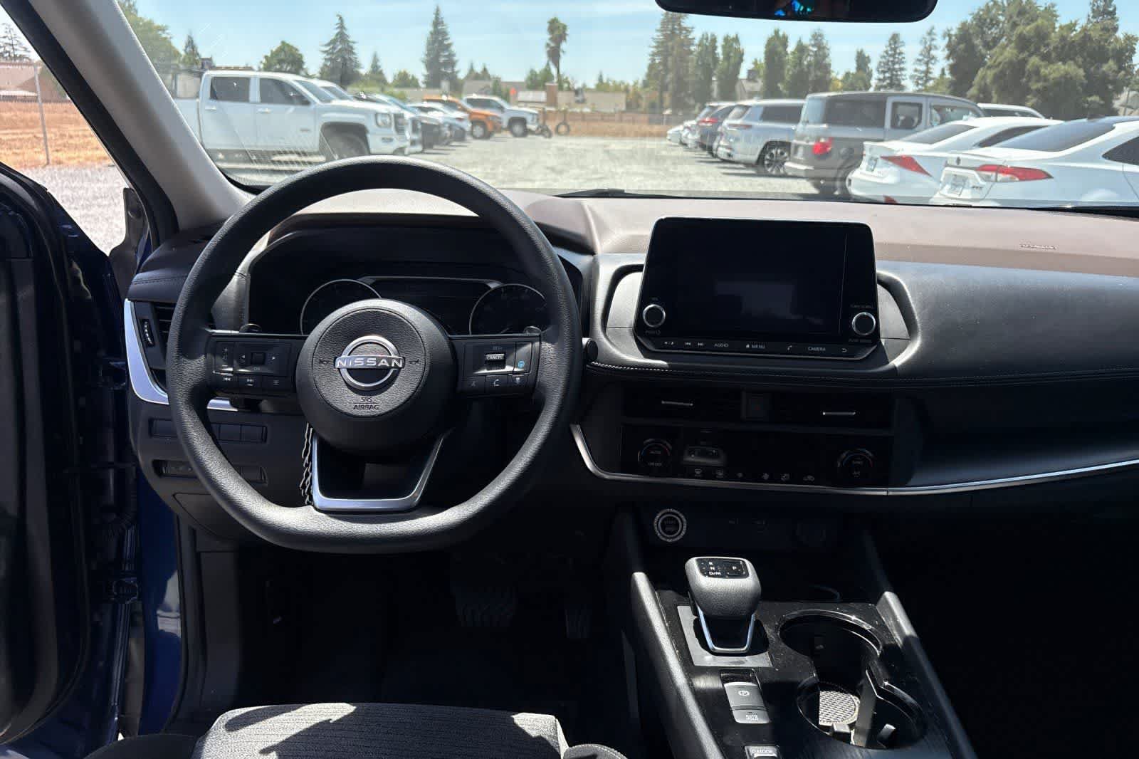 Used 2023 Nissan Rogue SV FWD image 4