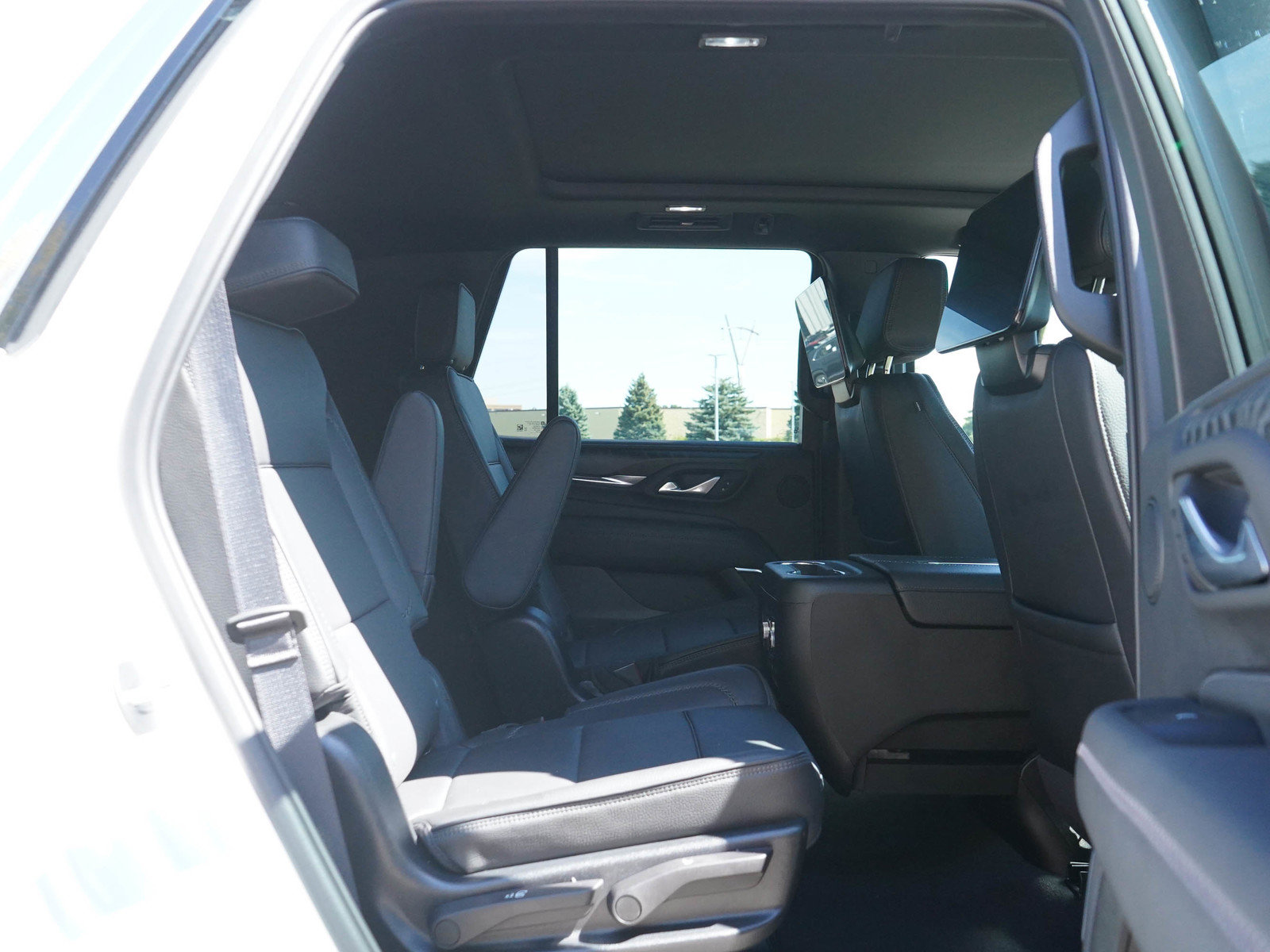 Used 2023 GMC Yukon Denali AWD/4WD image 12