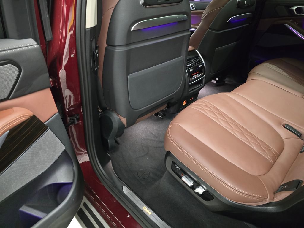 Used 2025 BMW X7 xDrive40i image 32