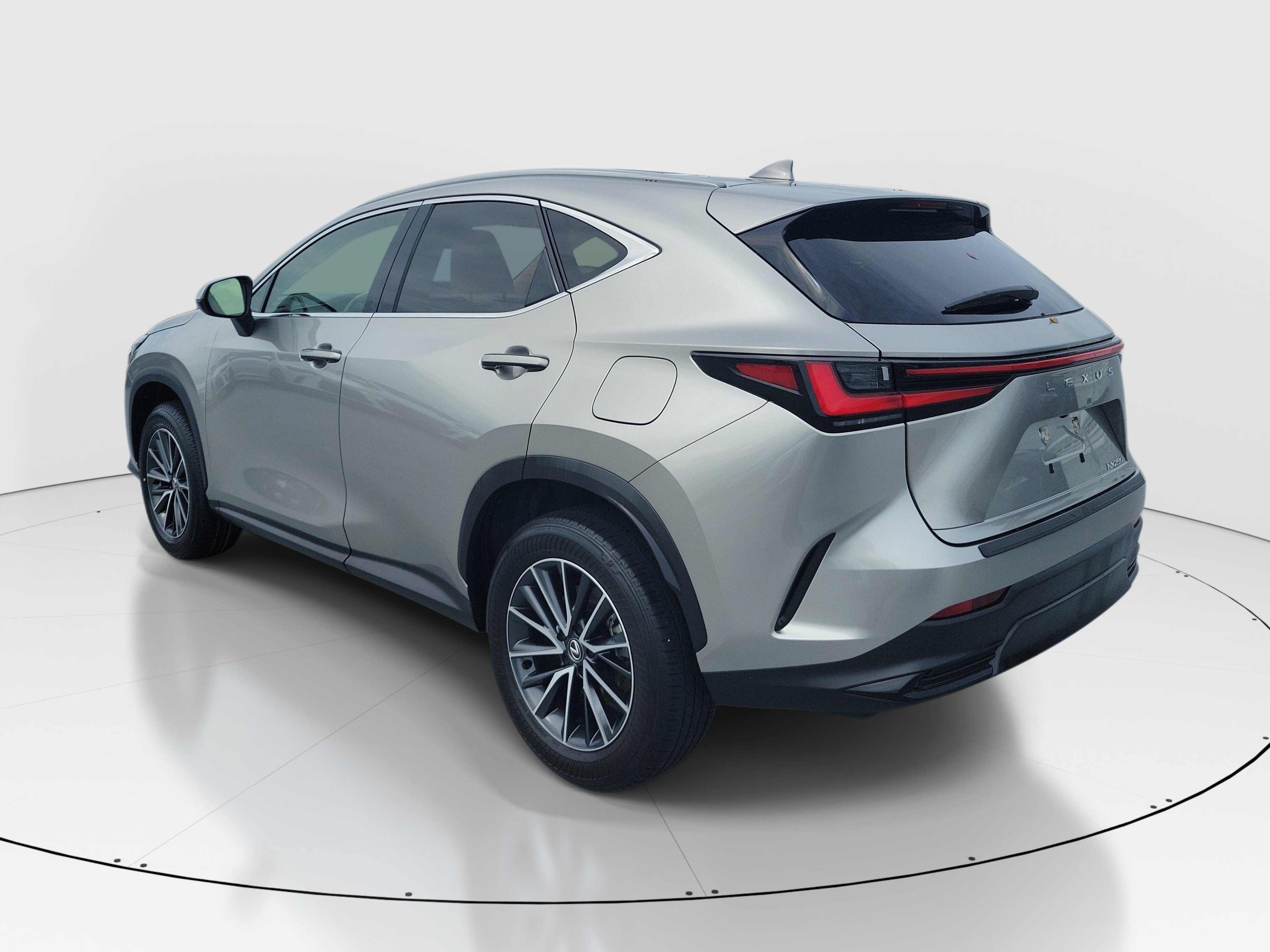 Used 2024 Lexus NX 250 FWD w/ Towing Package (2000 Lbs) image 4