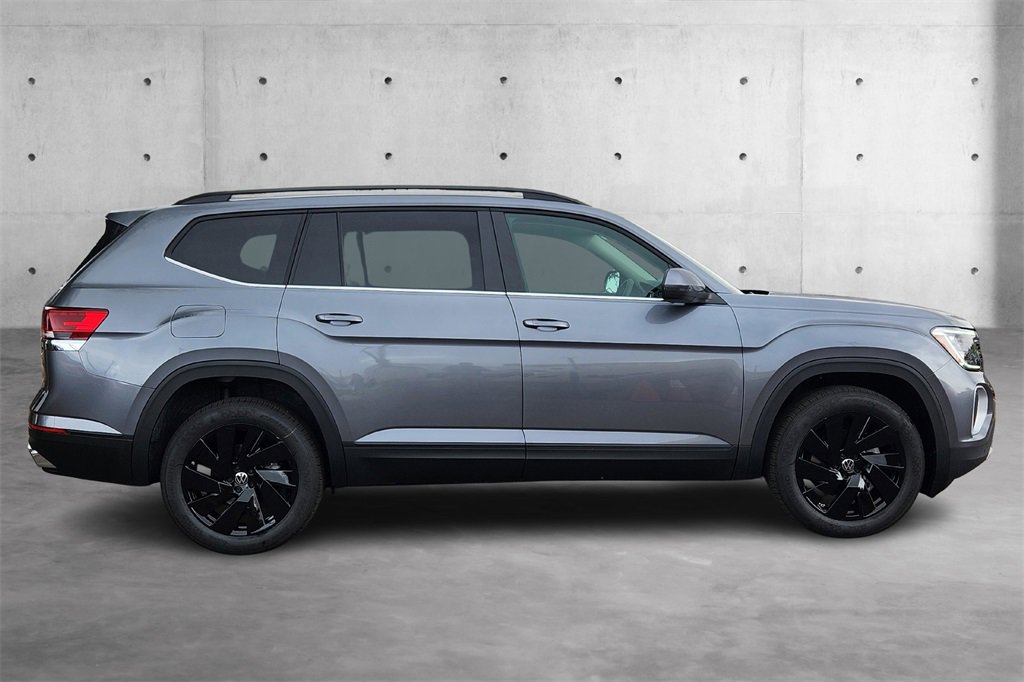 New 2025 Volkswagen Atlas SE image 2