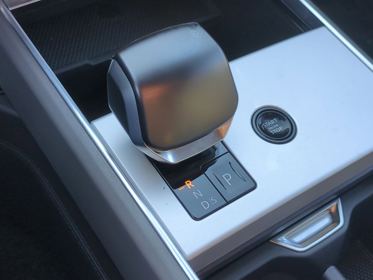 New 2026 Land Rover Range Rover SV image 18