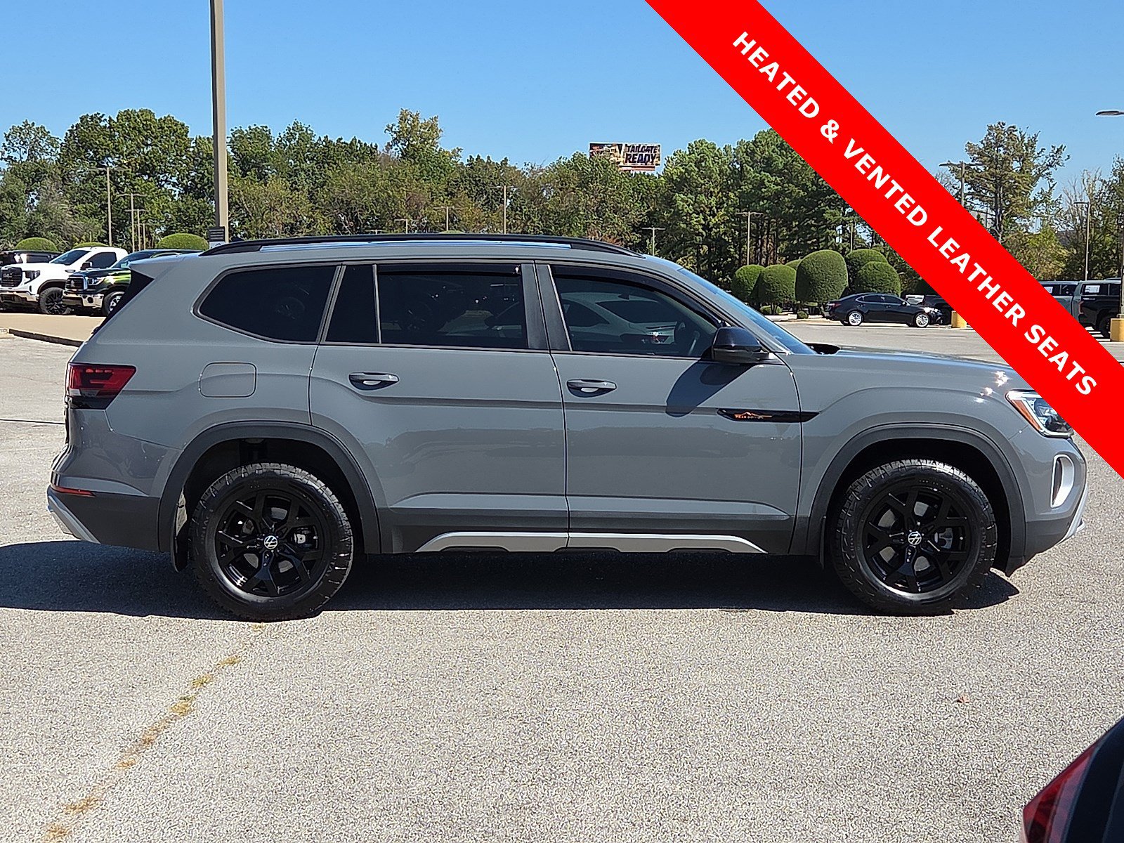 Used 2025 Volkswagen Atlas Peak Edition SE AWD/4WD image 6