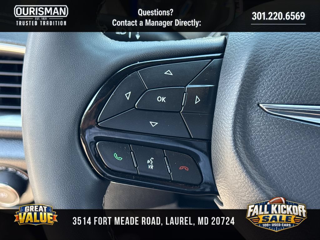 Used 2025 Chrysler Pacifica Limited FWD image 36