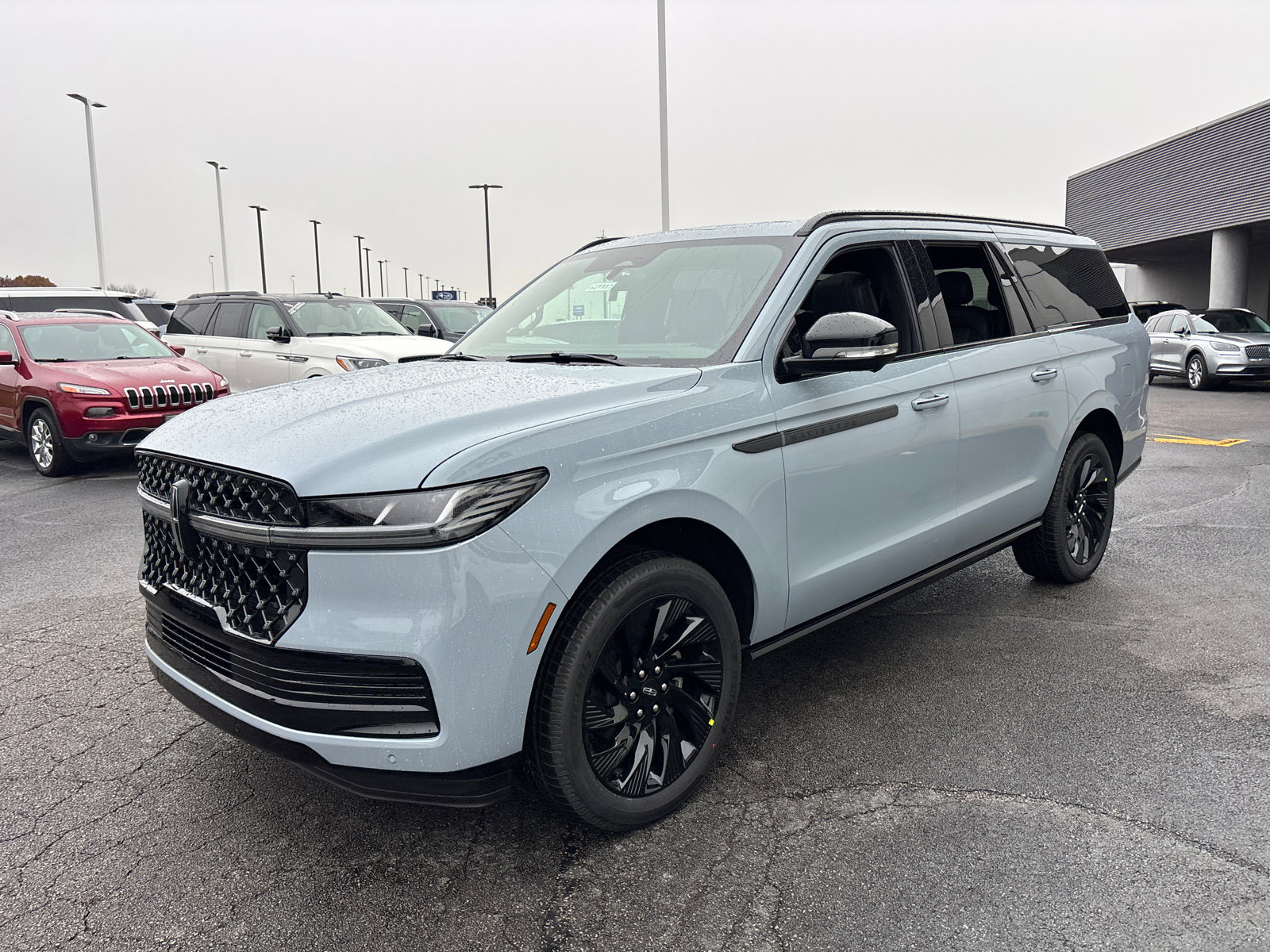 New 2025 Lincoln Navigator L Reserve w/ Jet Appearance Package image 3