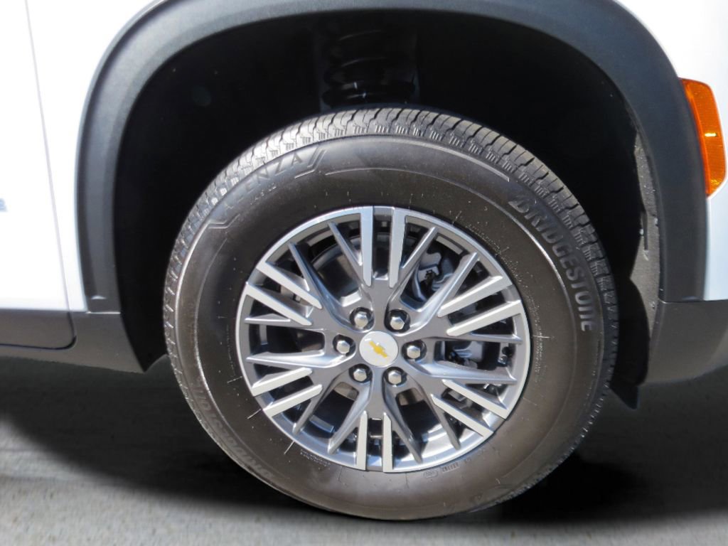 Certified 2026 Chevrolet Traverse LT FWD image 13